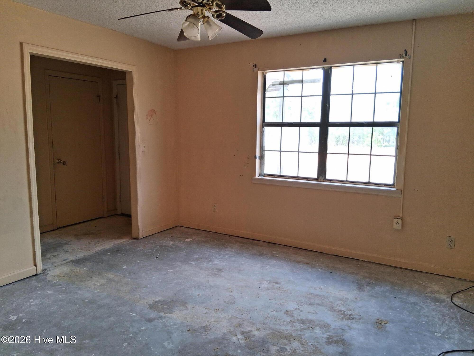 190 Nathaniel Howard Road Waynesboro, GA 30830 - Photo 8 of 8 Living Room