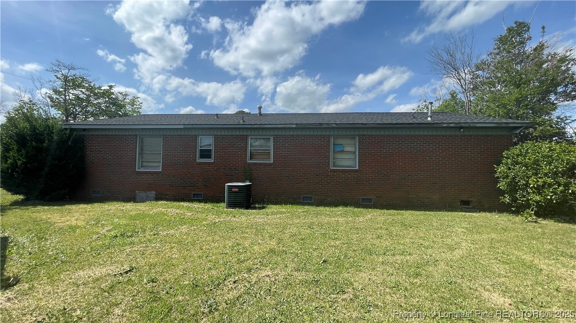 808 Bronco Road Fayetteville, NC 28303 - Photo 3 of 14 a backyard of a house