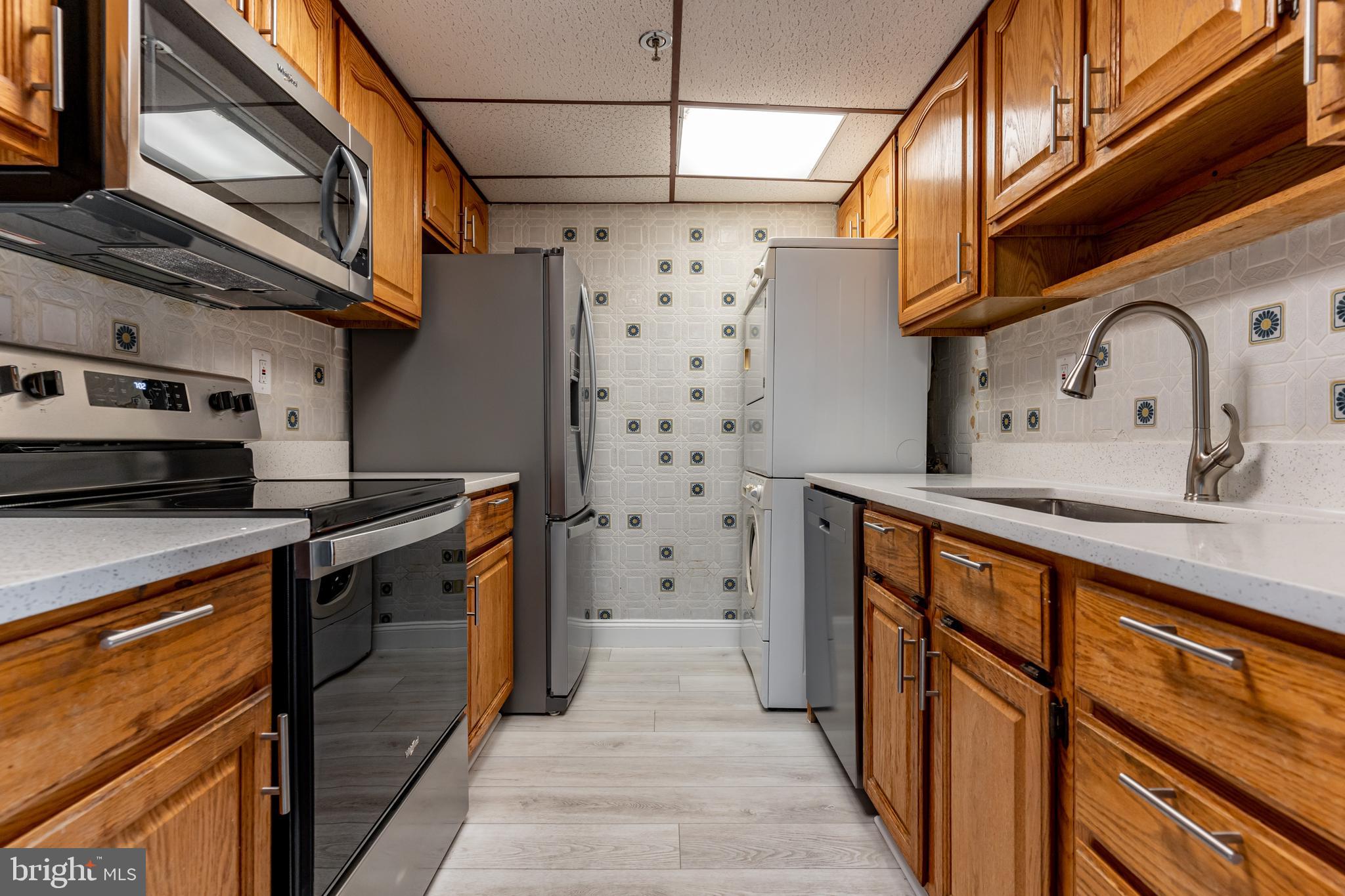 5911 Edsall Road, Unit 506 Alexandria, VA 22304 - Photo 4 of 29