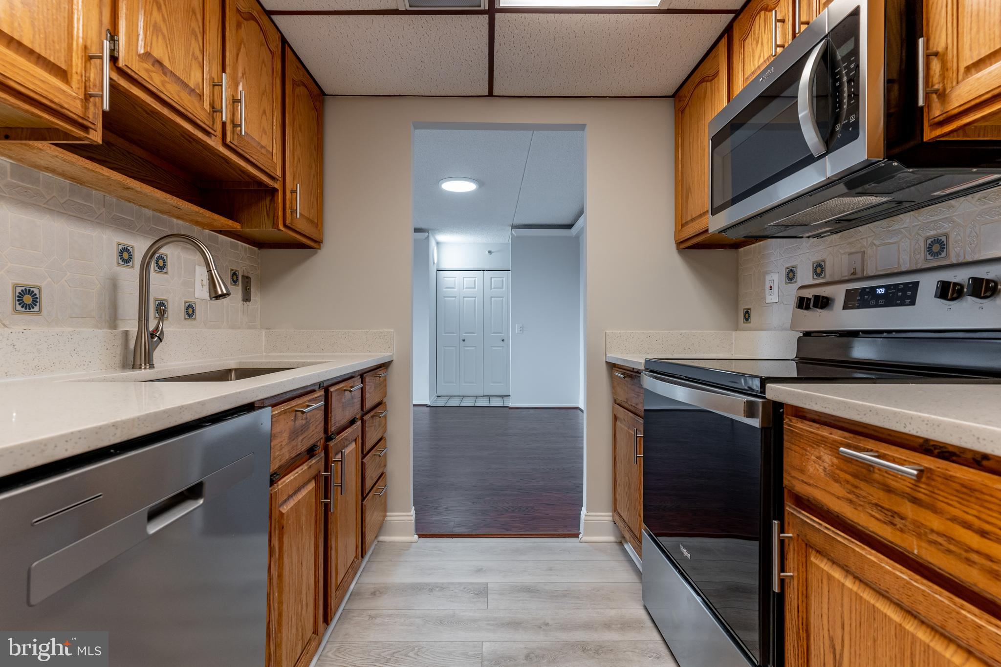 5911 Edsall Road, Unit 506 Alexandria, VA 22304 - Photo 5 of 29
