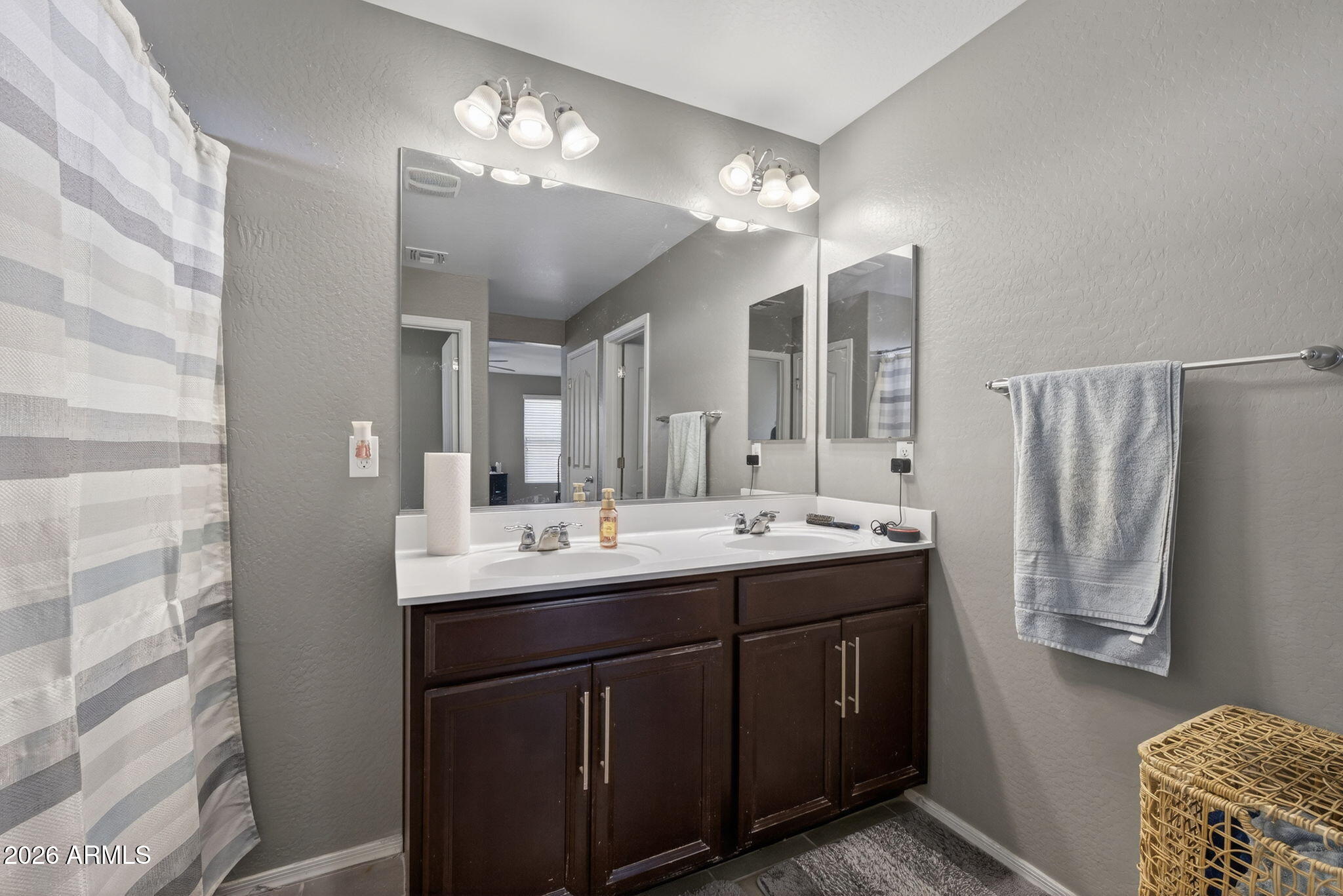 921 South Swallow Lane Gilbert, AZ 85296 - Photo 23 of 36 a bathroom with a double vanity sink and a mirror