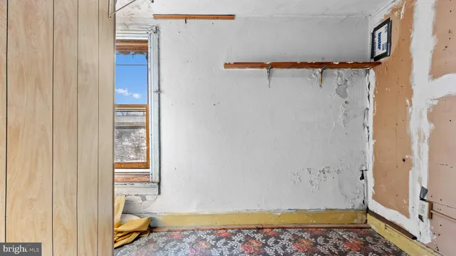 a view of walk in closet