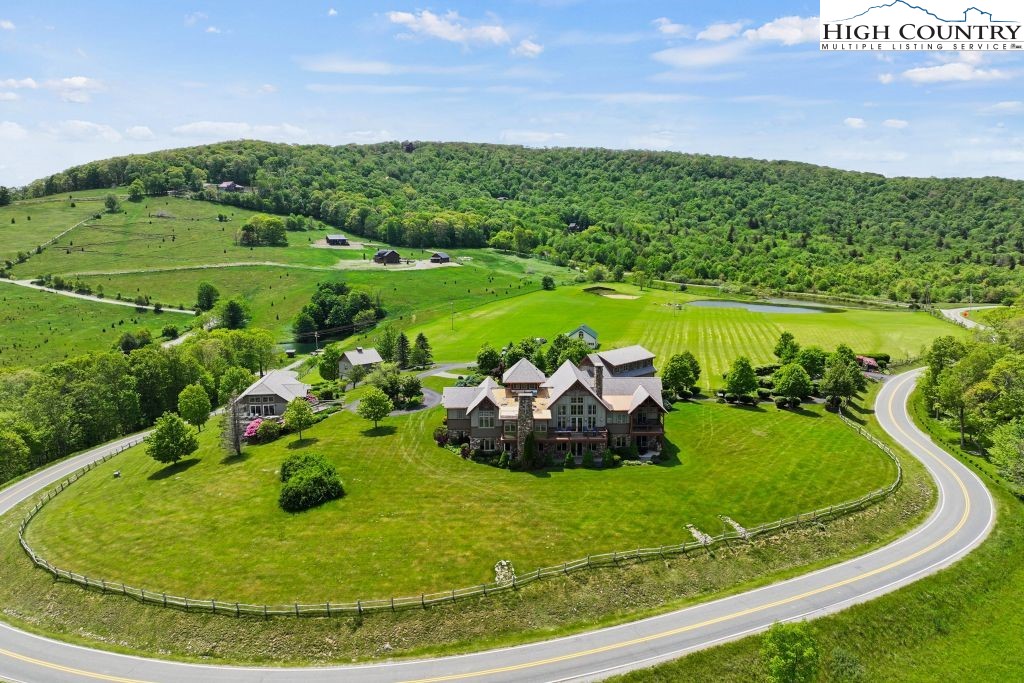 1725 Shawnee Road Banner Elk, NC 28604 - Photo 3 of 49