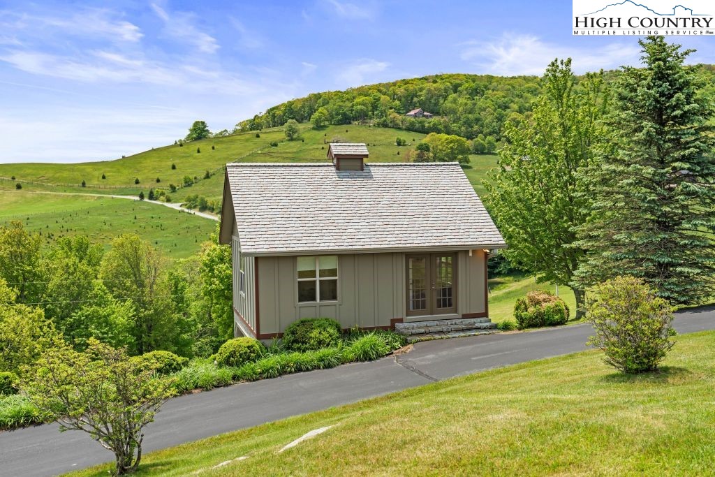 1725 Shawnee Road Banner Elk, NC 28604 - Photo 38 of 49