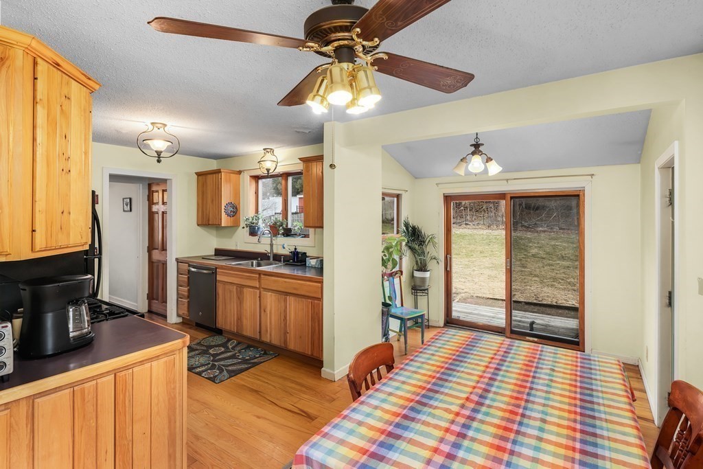 41 Clement Street Springfield, MA 01118 - Photo 8 of 40