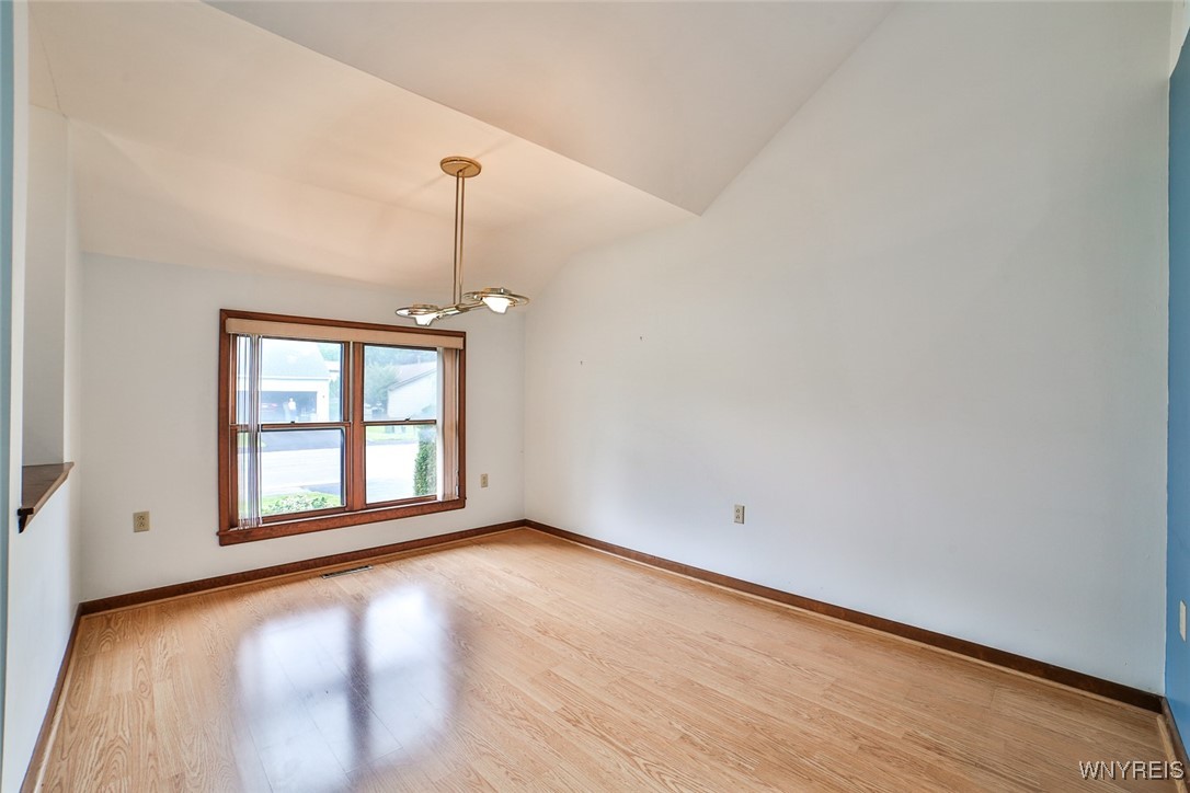 831 Robin Road Amherst, NY 14228 - Photo 15 of 49