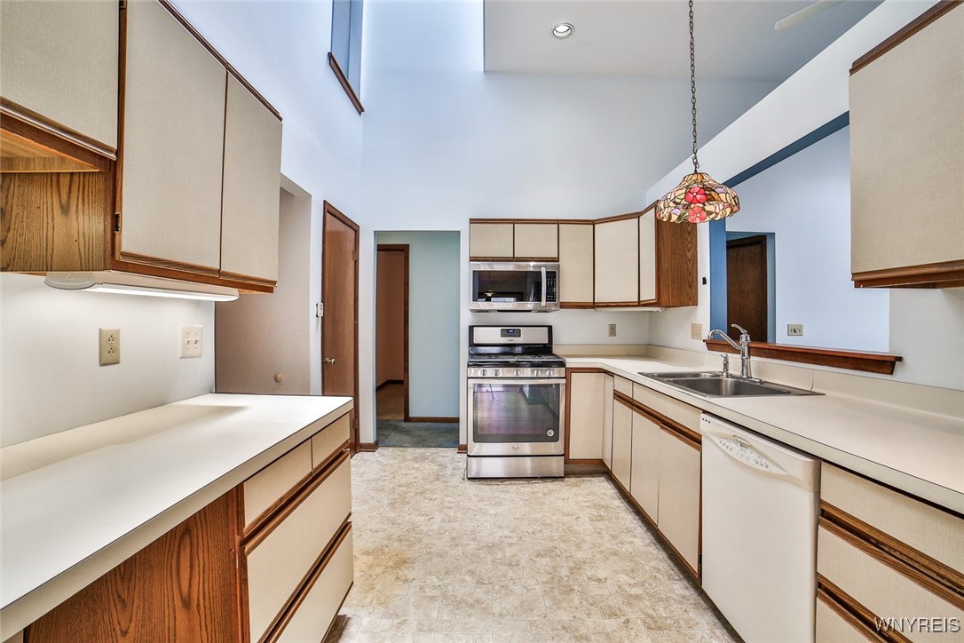 831 Robin Road Amherst, NY 14228 - Photo 18 of 49