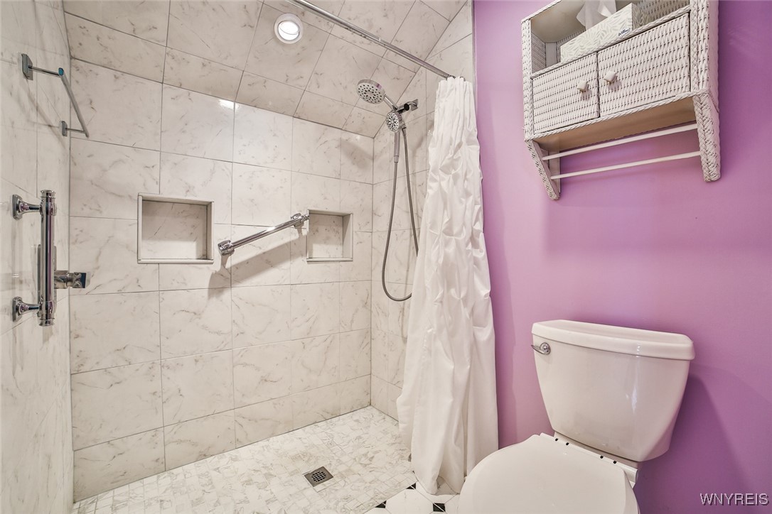 831 Robin Road Amherst, NY 14228 - Photo 38 of 49 2nd floor bath w/roll-in shower