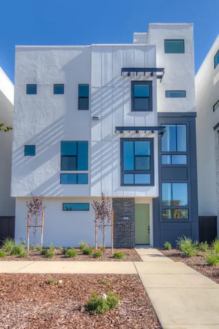 $695,990 | 427 6th Street, West Sacramento, CA 95605