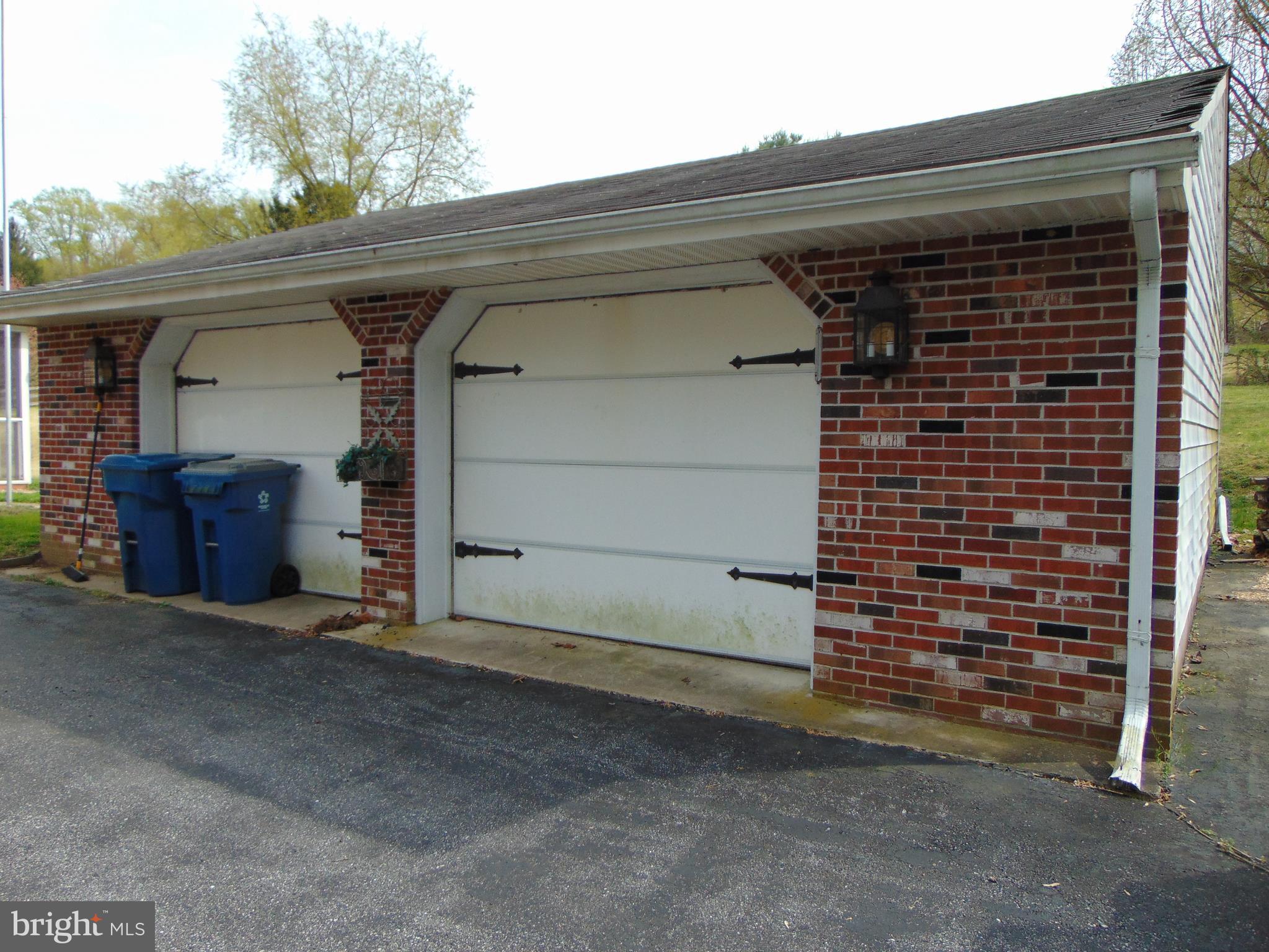 244 Buck Toe Road Avondale, PA 19311 - Photo 3 of 33 2 car Garage