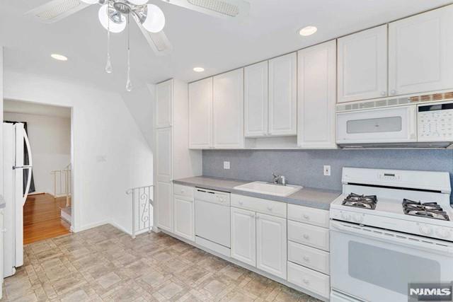 516 Knickerbocker Road Cresskill, NJ 07626 - Photo 2 of 5