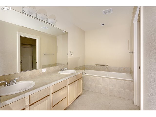 11178 Northwest Leahy Road Portland, OR 97229 - Photo 12 of 29 Gallery Image 12