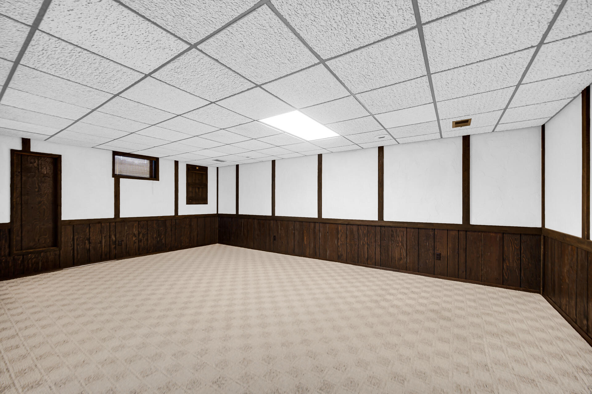 6955 Briergate Court Demotte, IN 46310 - Photo 31 of 44 a bedroom with a bed and a dresser