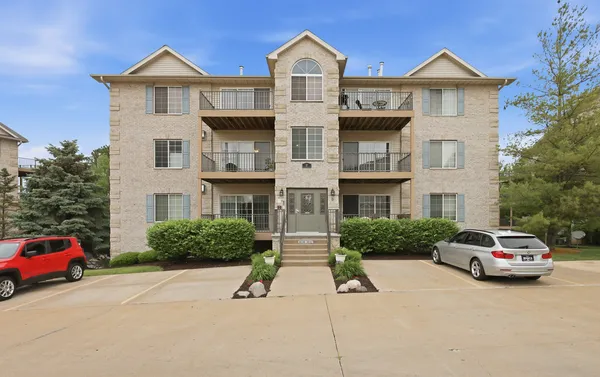 $203,000 | 3040 Holiday Court, Unit 5, Bettendorf, IA 52722