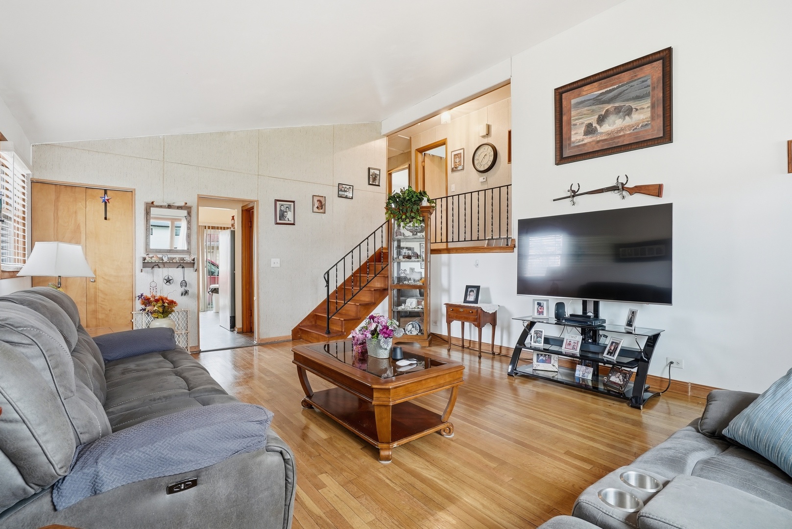 538 West Avenue Elmhurst, IL 60126 - Photo 3 of 22 a living room with furniture and a flat screen tv