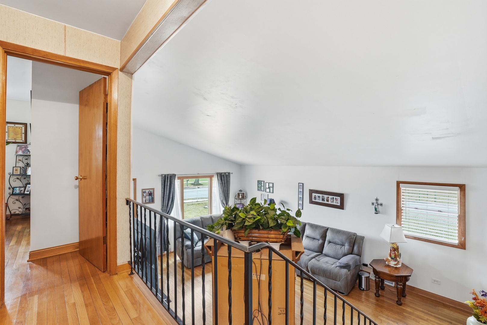 538 West Avenue Elmhurst, IL 60126 - Photo 5 of 22 a living room with furniture and a wooden floor