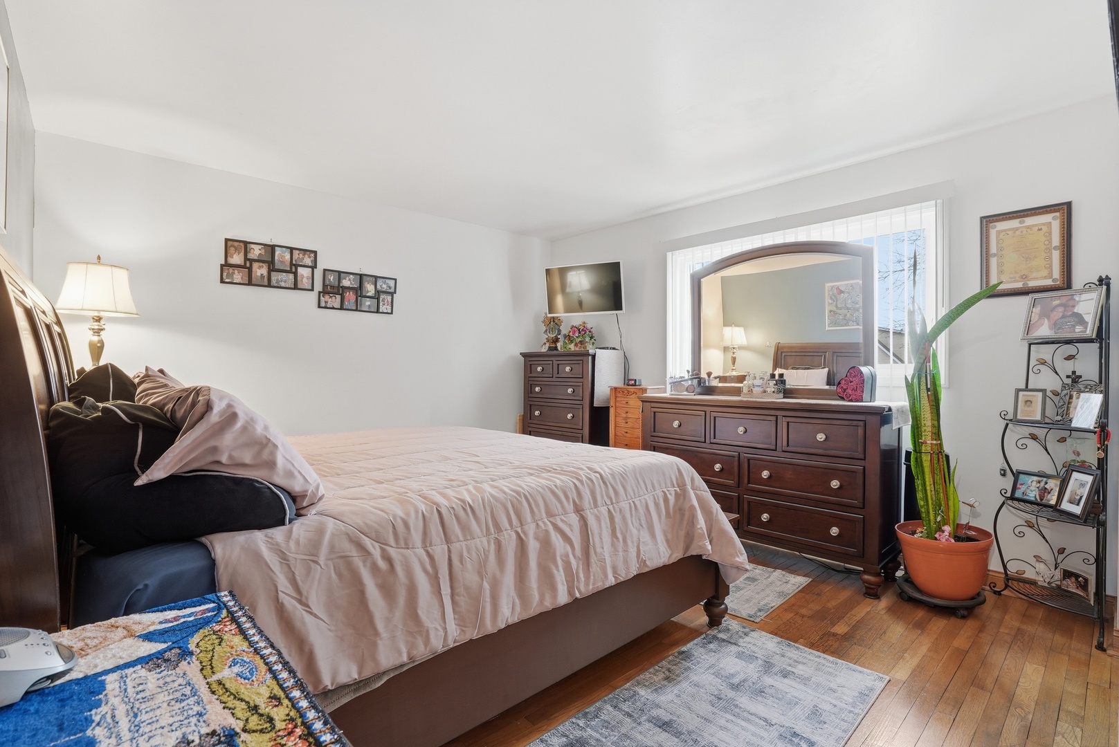 538 West Avenue Elmhurst, IL 60126 - Photo 10 of 22 a bedroom with a bed and wooden floor