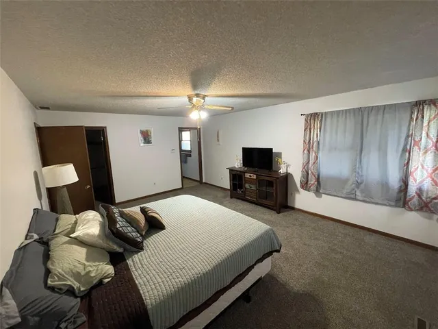 $279,000 | 304 South 69th Highway, Pittsburg, KS 66762