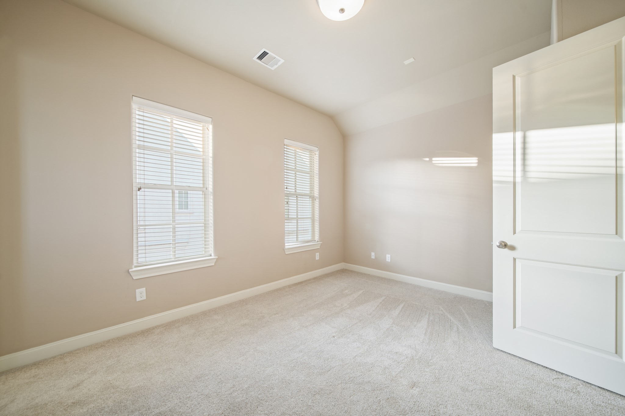 1250 West 23rd Street Houston, TX 77008 - Photo 41 of 50 The 3rd and final bedroom is a generous 14.5x11!