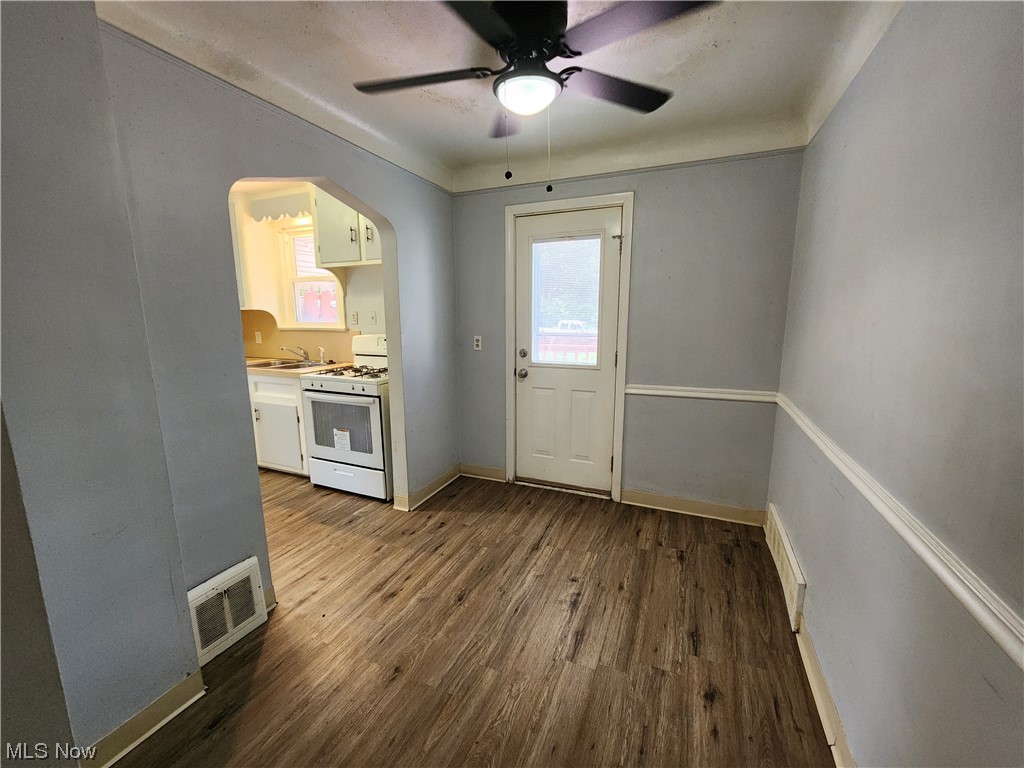 1340 Sunset Road Cleveland, OH 44124 - Photo 10 of 30