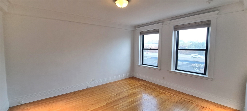 464 Commonwealth Avenue, Unit 44 Boston, MA 02215 - Photo 8 of 15 a view of an empty room and window