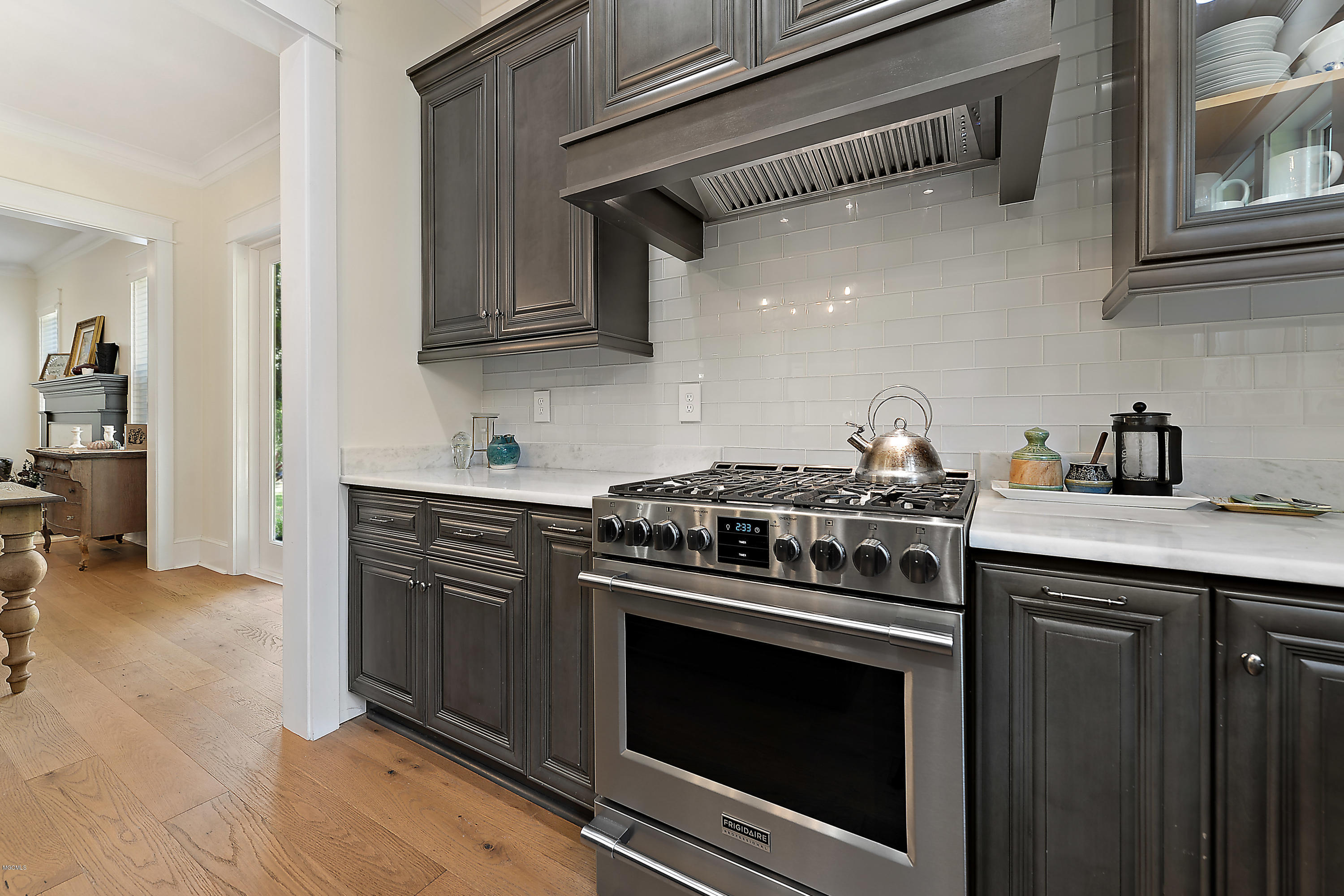 204 E Halstead Road Ocean Springs, MS 39564 - Photo 16 of 34 KITCHEN WITH GLASS BACK SPLASH