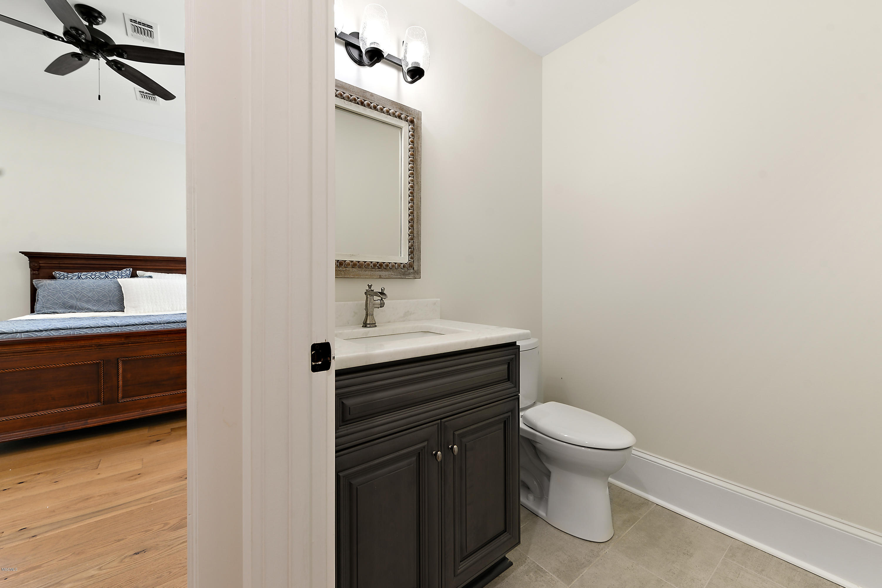 204 E Halstead Road Ocean Springs, MS 39564 - Photo 17 of 34 GUEST BATH