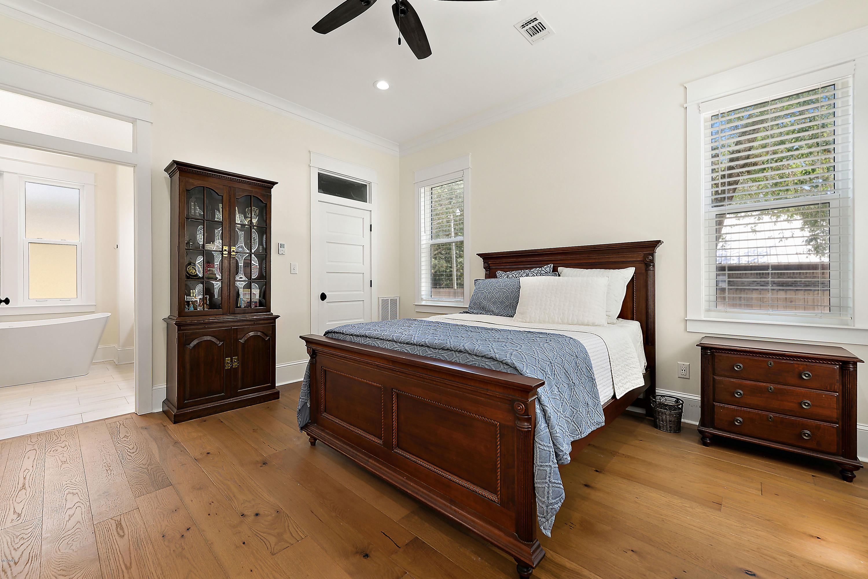 204 E Halstead Road Ocean Springs, MS 39564 - Photo 19 of 34 MASTER SUITE