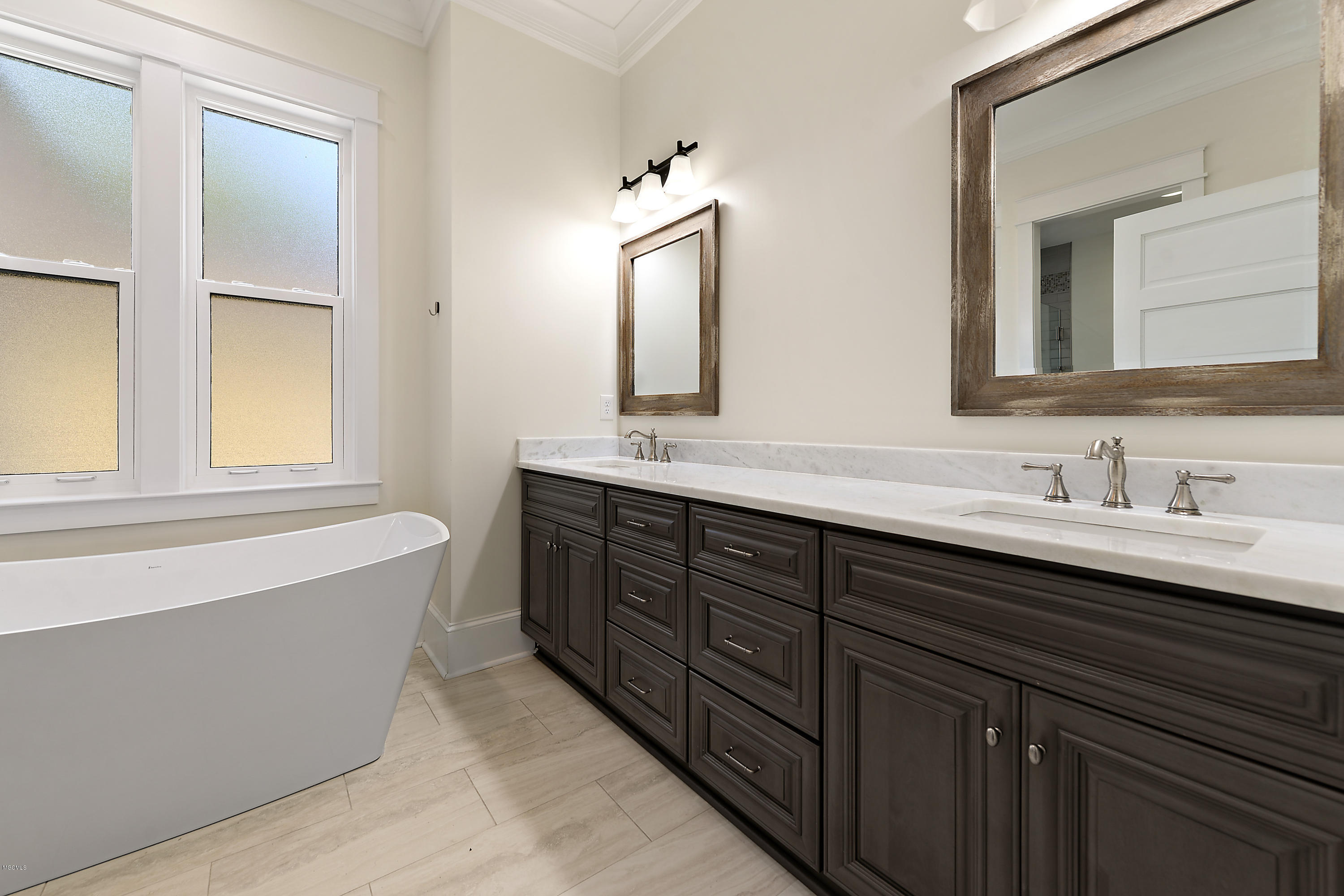 204 E Halstead Road Ocean Springs, MS 39564 - Photo 20 of 34 MASTER BATH AND BAIN AIR JET SAUNNA