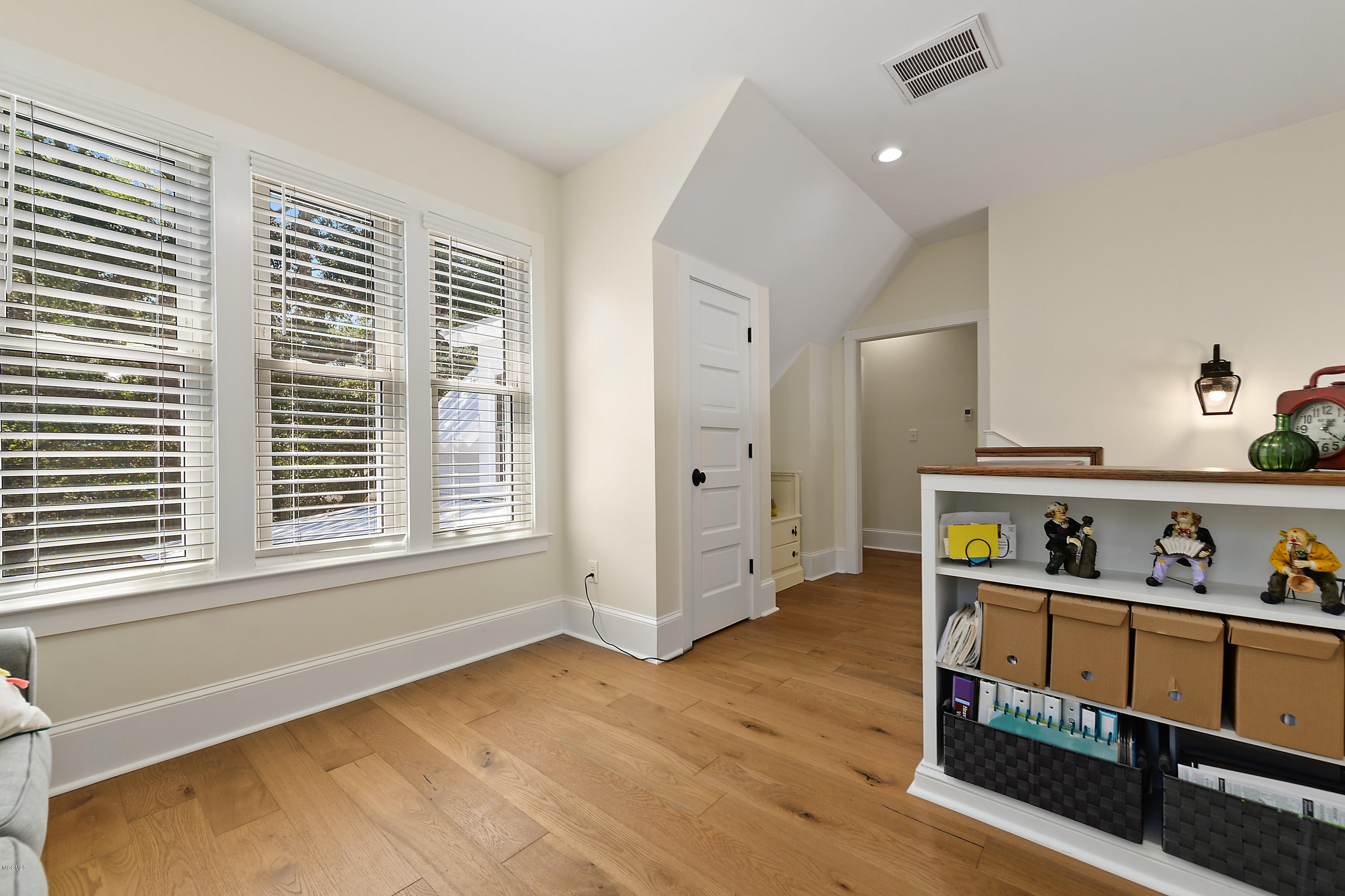 204 E Halstead Road Ocean Springs, MS 39564 - Photo 24 of 34 LOFT AREA HEADING TOWARD BEDROOMS