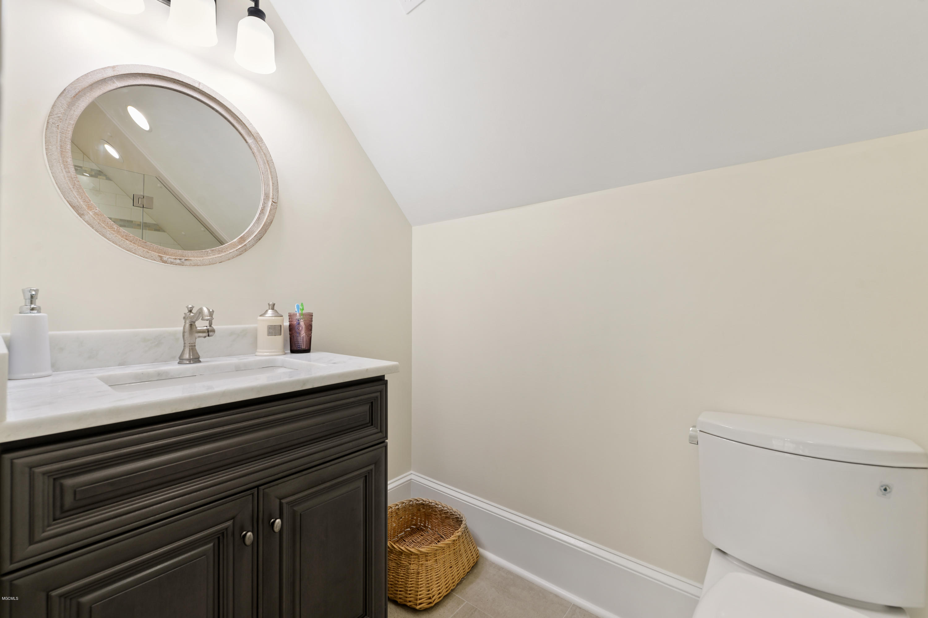 204 E Halstead Road Ocean Springs, MS 39564 - Photo 25 of 34 FOURTH/EXTRA BATH OFF OF LOFT