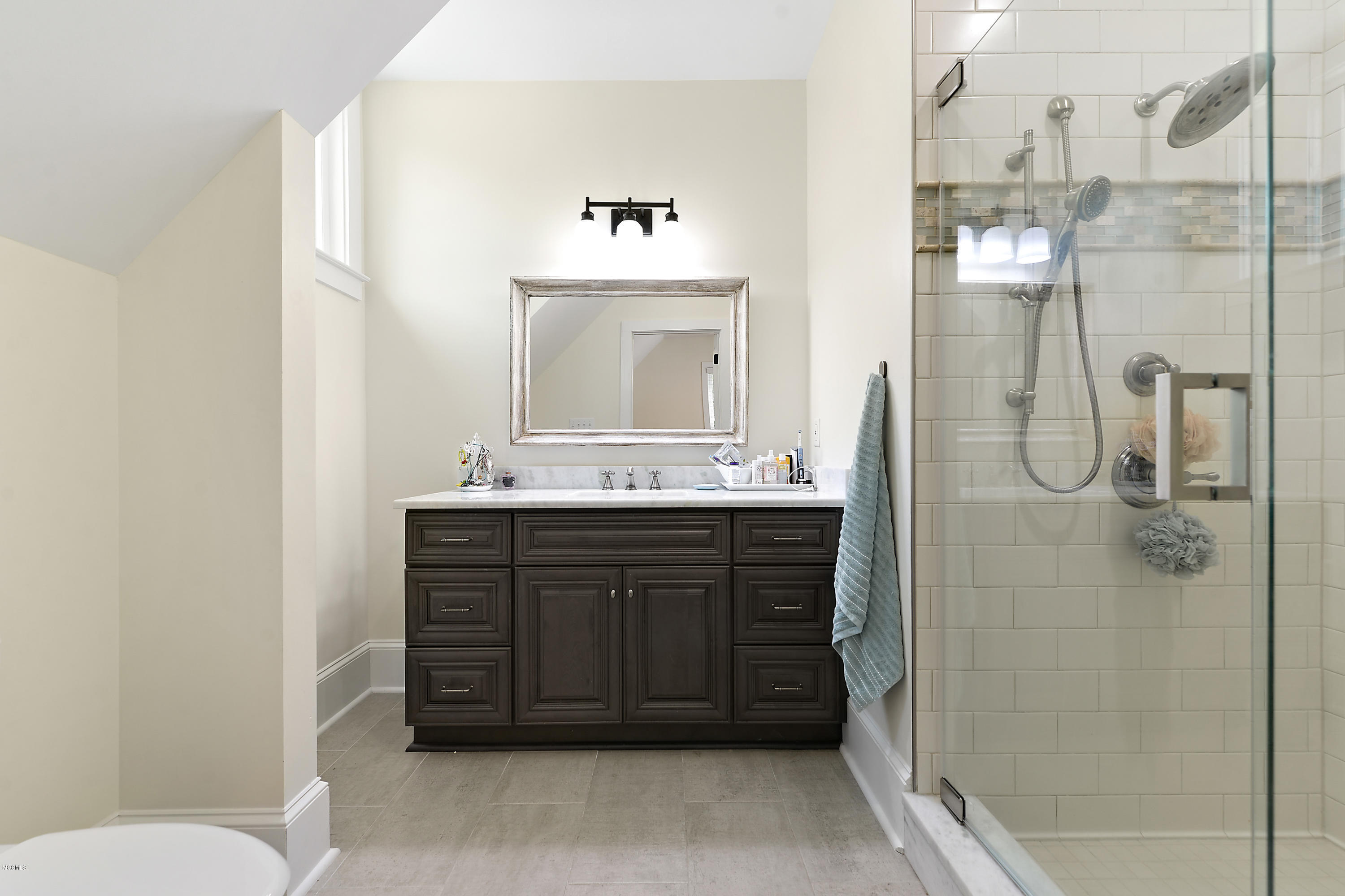 204 E Halstead Road Ocean Springs, MS 39564 - Photo 28 of 34 BEDROOM 2 BATH