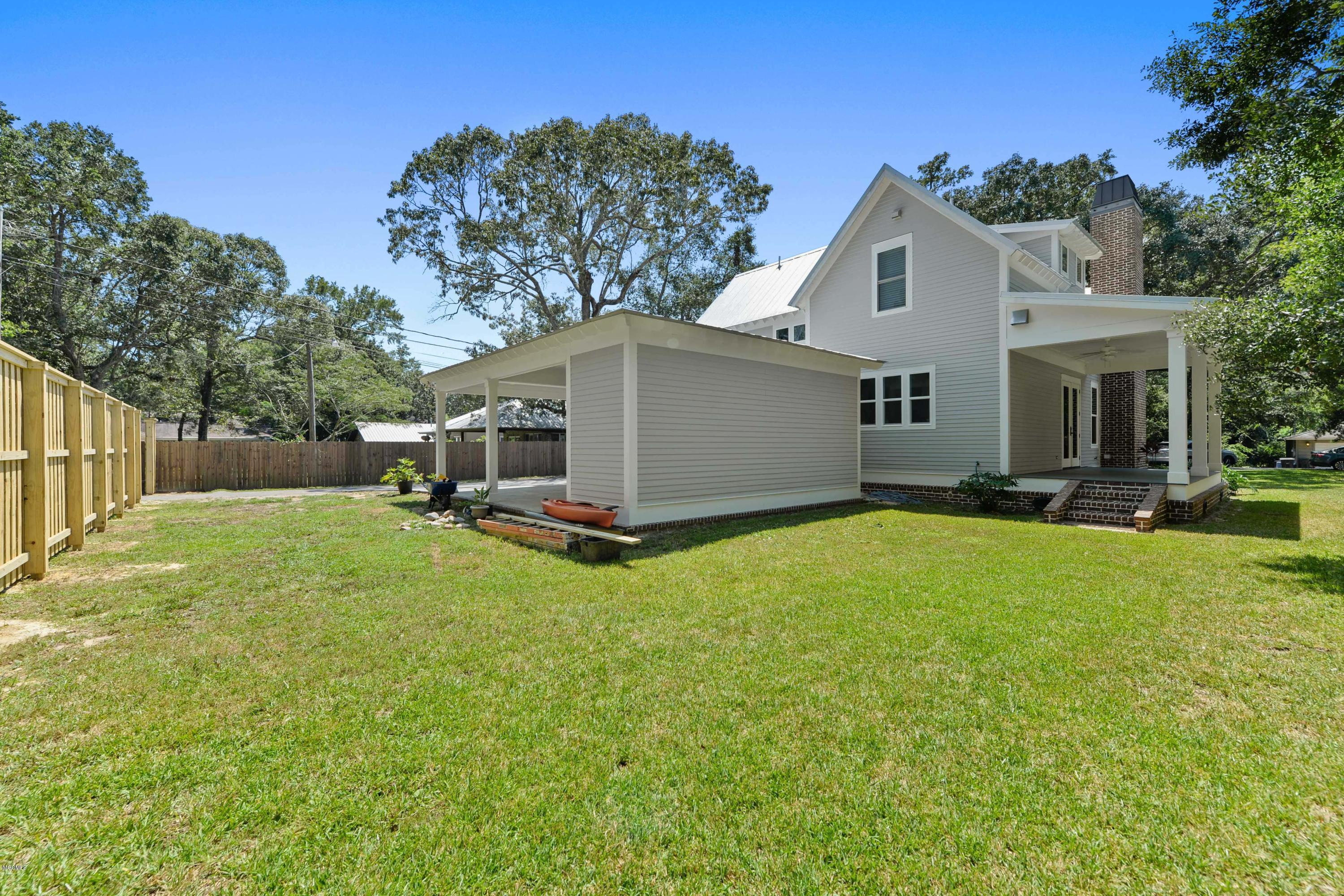 204 E Halstead Road Ocean Springs, MS 39564 - Photo 33 of 34 BACK YARD AND SIDE PATIO