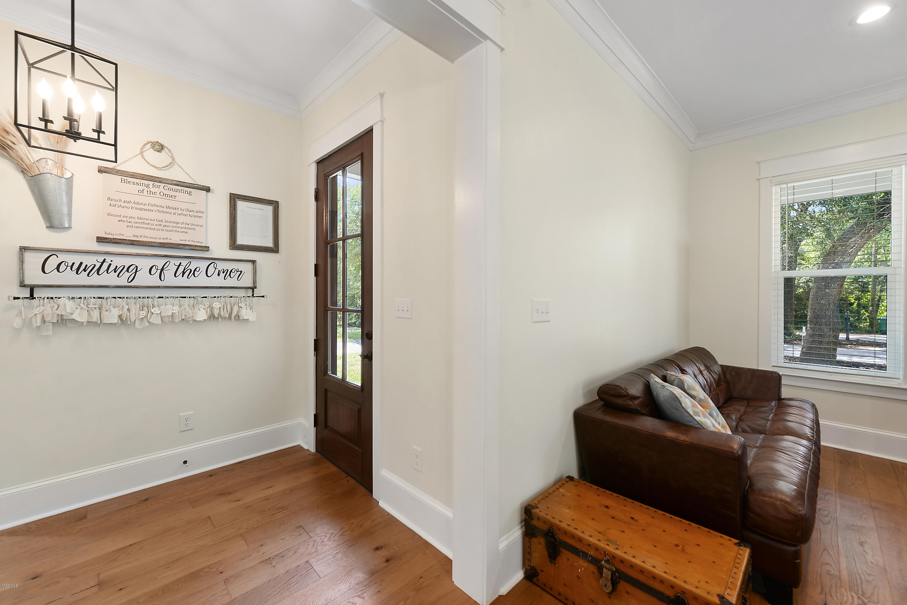 204 E Halstead Road Ocean Springs, MS 39564 - Photo 5 of 34 FOYER ENTERANCE