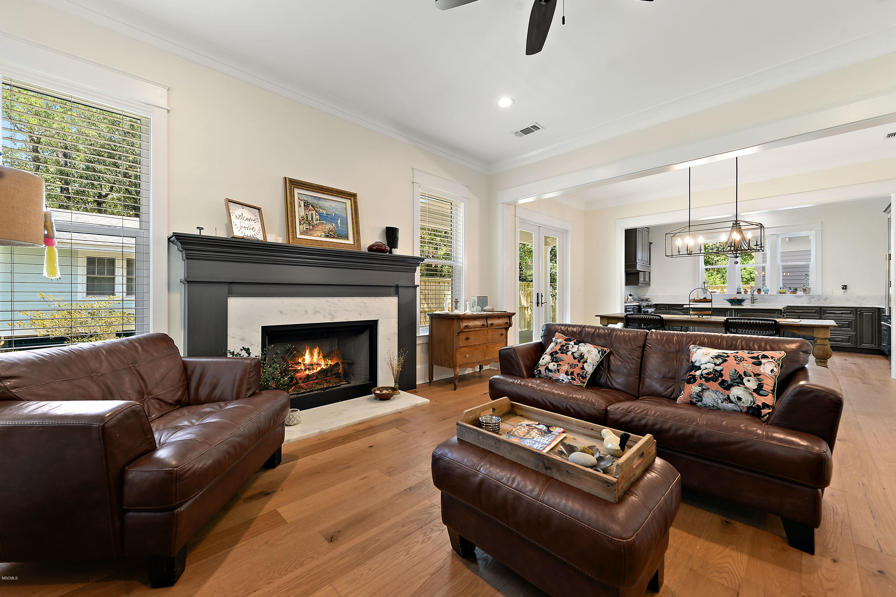 204 E Halstead Road Ocean Springs, MS 39564 - Photo 7 of 34 LIVING LOOKING INTO DINNING