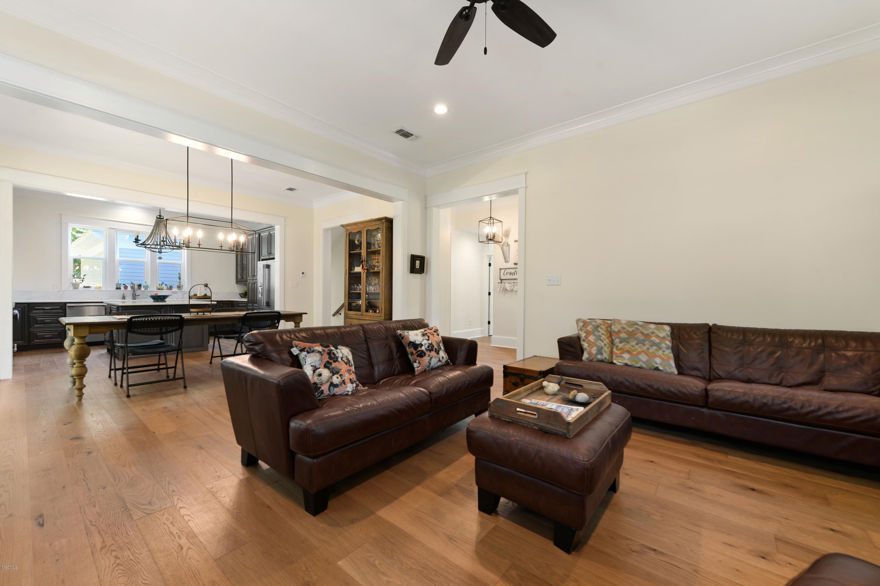 204 E Halstead Road Ocean Springs, MS 39564 - Photo 8 of 34 LIVING