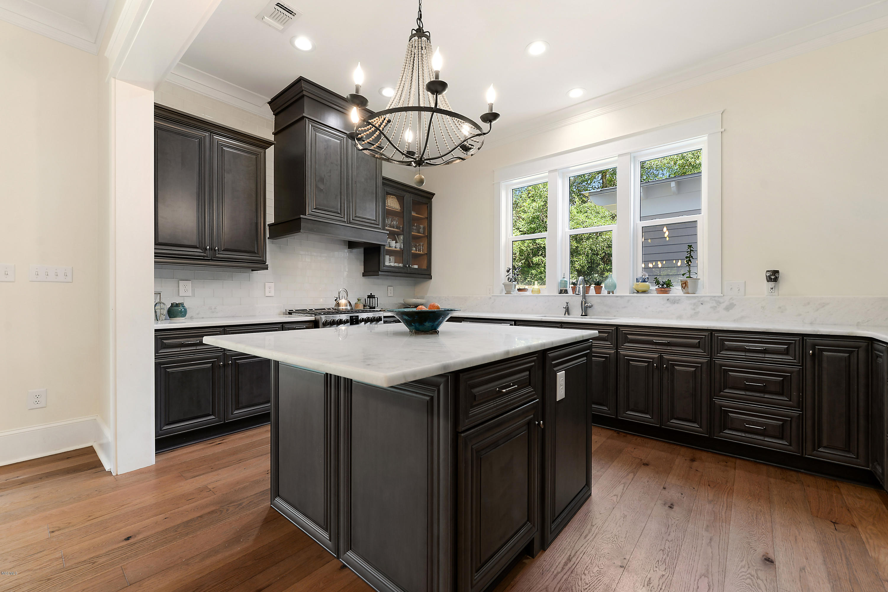 204 E Halstead Road Ocean Springs, MS 39564 - Photo 10 of 34 KITCHEN AND ISLAND