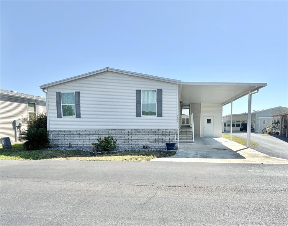 6817 Mt Pleasant Road Northeast, Unit 49 St. Petersburg, FL 33702 - Photo 29 of 30 a view of a house with a patio