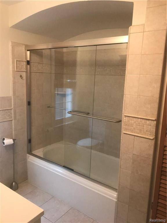 1869 Severn Road Grosse Pointe, MI 48236 - Photo 12 of 15