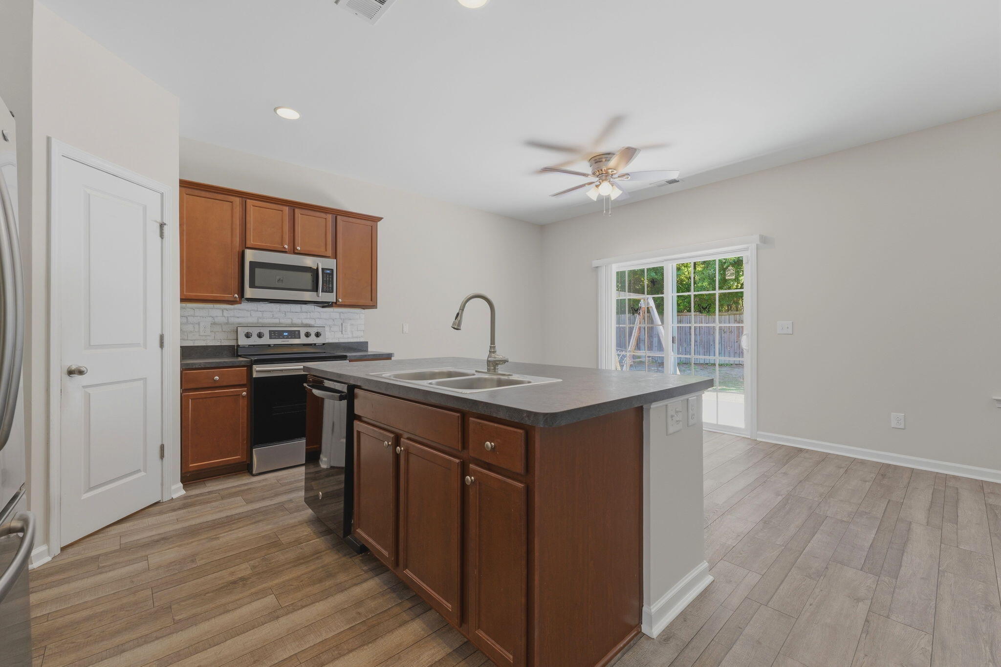 454 Rockville Road Moncks Corner, SC 29461 - Photo 10 of 28 18-web-or-mls-016_P1044405