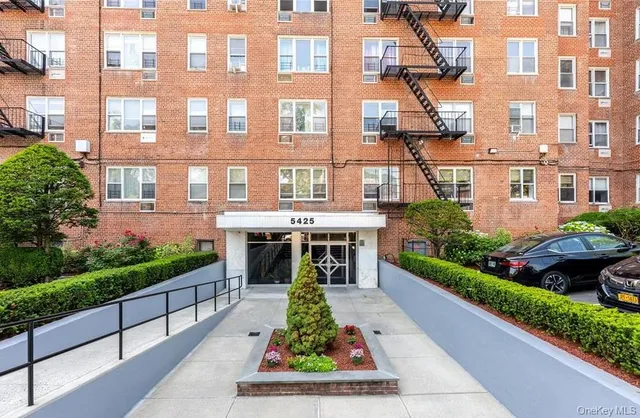 $2,400 | 54-25 Valles Avenue, Unit 2A | North Riverdale