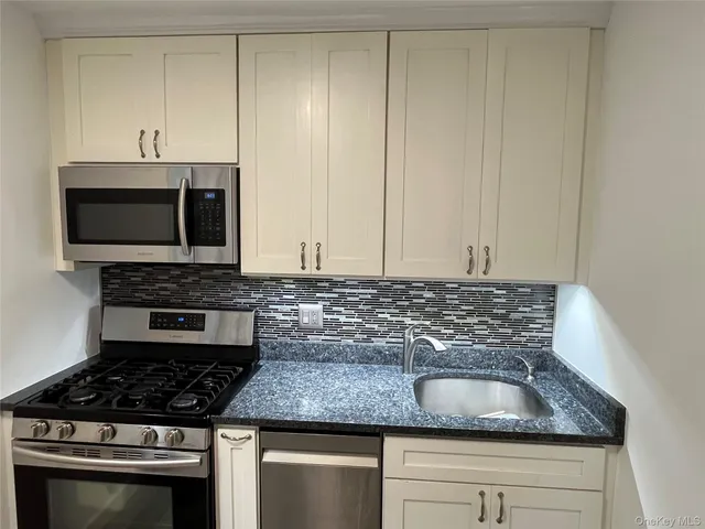 $2,400 | 54-25 Valles Avenue, Unit 2A | North Riverdale