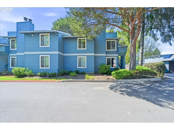 $245,000 | 2330 Southeast Brookwood Avenue, Unit 221, Hillsboro, OR 97123