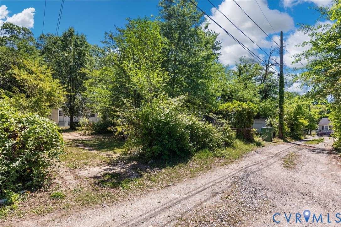 3406 Meadowbridge Road Richmond, VA 23222 - Photo 41 of 41 a pathway of a yard