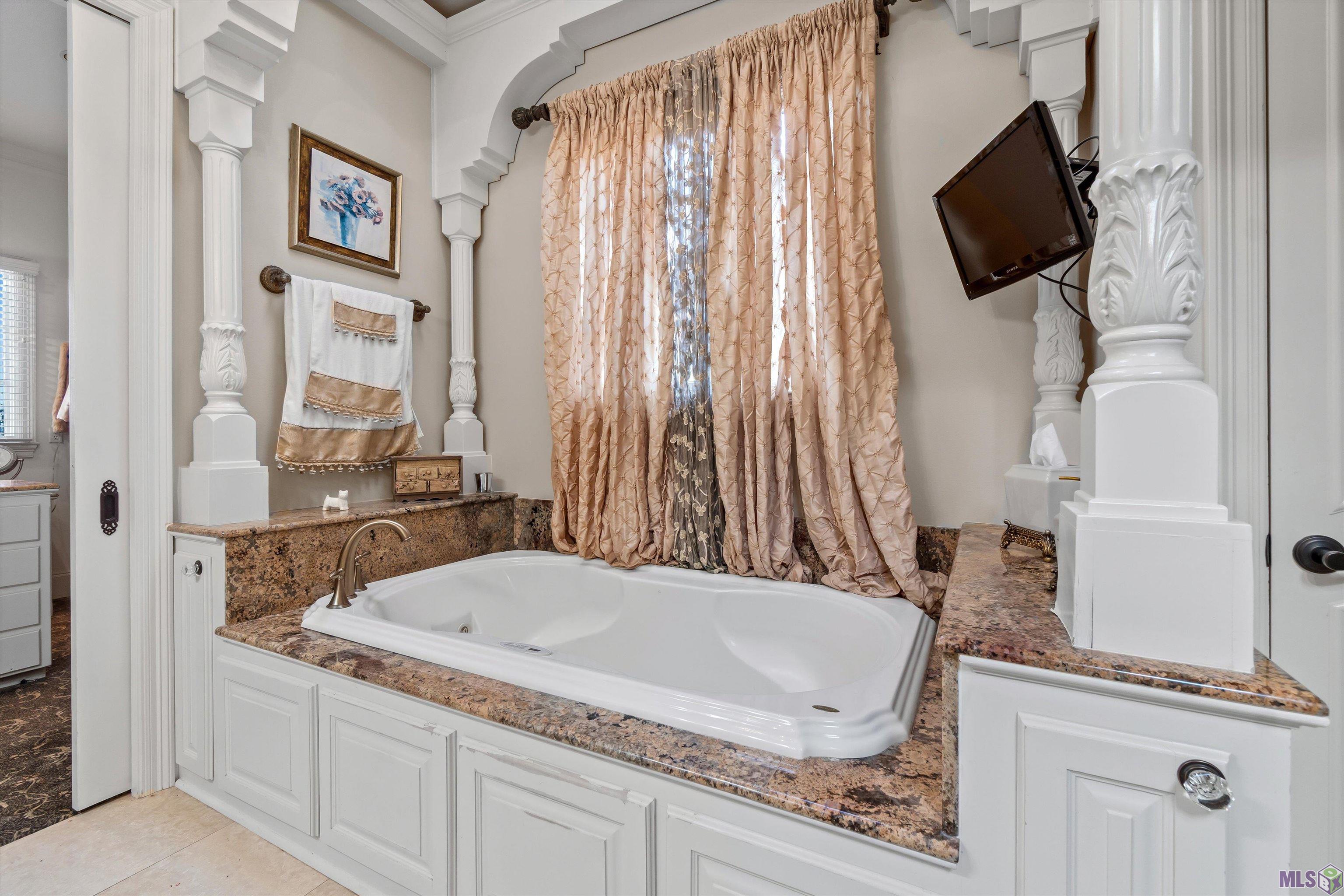 3128 Tradition Avenue Baton Rouge, LA 70810 - Photo 23 of 44 SOAKING TUB PRIMARY BATH