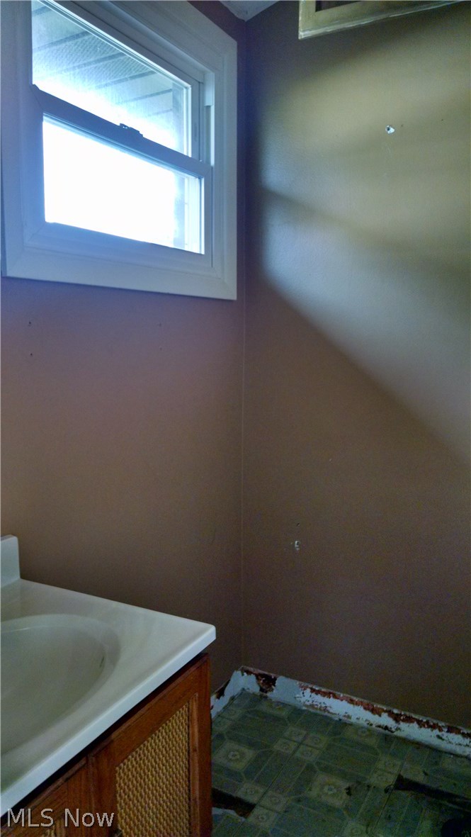 6889 Revere Road Cleveland, OH 44130 - Photo 12 of 25 Gallery Image 12