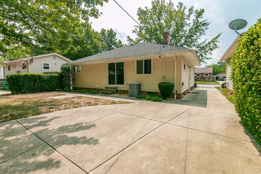 32609 Knobel Road Willowick, OH 44095 - Photo 26 of 29 backyard area