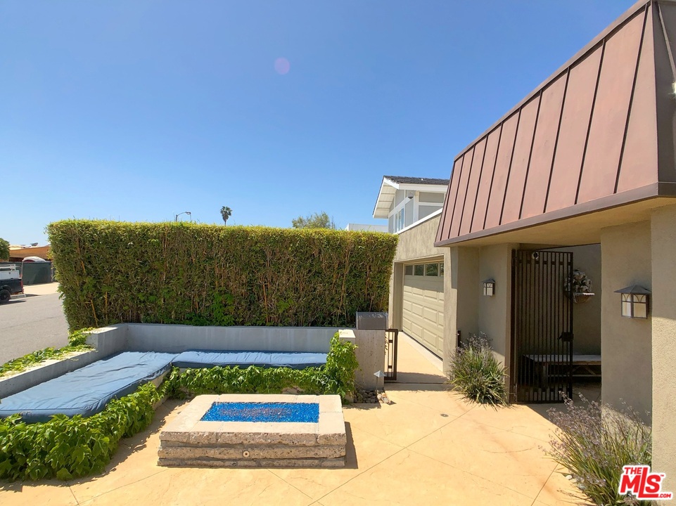18325 Coastline Drive Malibu, CA 90265 - Photo 2 of 20 a view of a back yard
