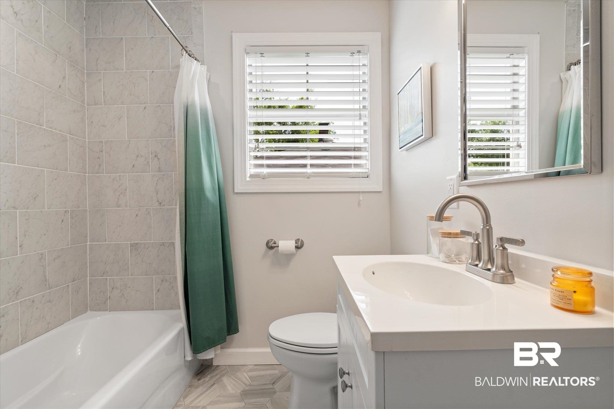 10 Felder Place Mobile, AL 36606 - Photo 24 of 30 hall bath