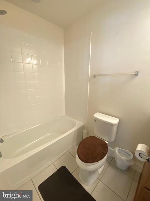 10726 Shadewell Spring Way Manassas, VA 20112 - Photo 6 of 29 a bathroom with a toilet and a bathtub